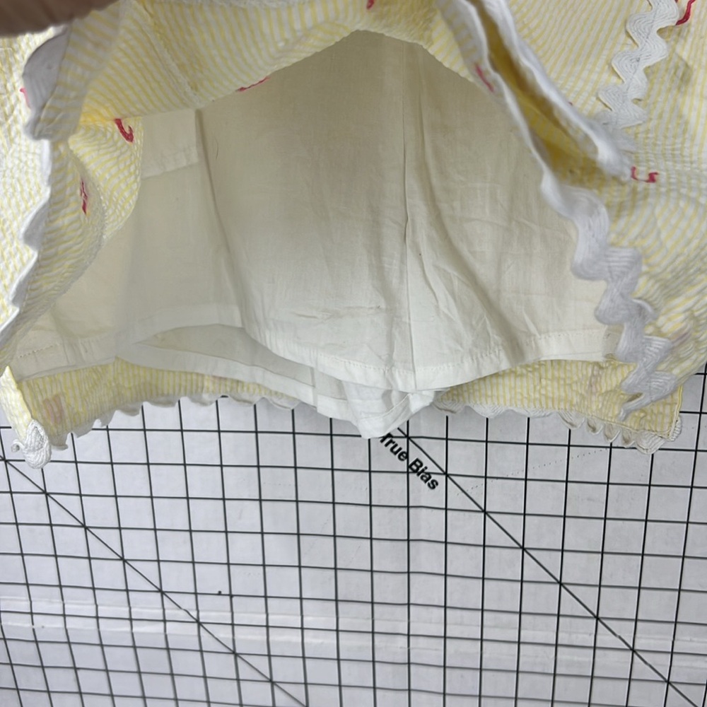 LILLY PULITZER YELLOW & WHITE SEERSUCKER HORSESHOE Ric rac border SKORT 8 - Picture 9 of 11
